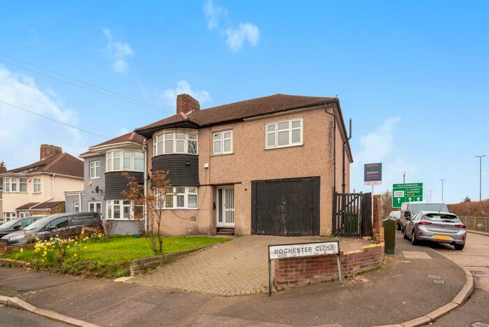 5 Bedroom Semi-Detached House To Rent In Rochester Close, Sidcup, DA15