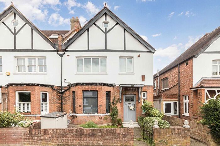 3 Bedroom Flat To Rent In Shakespeare Road, Hanwell, W7