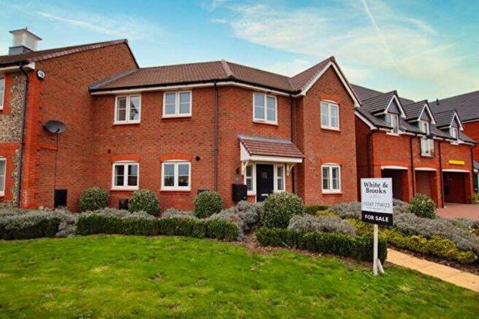 4 Bedroom Semi-Detached House To Rent In Longacres Way, Chichester, PO20