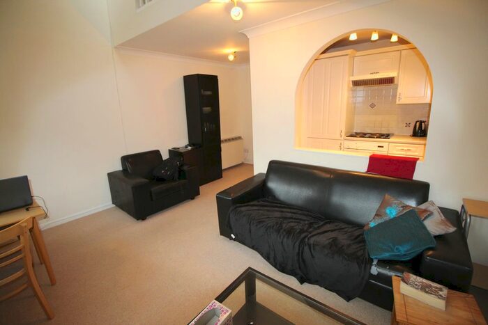 2 Bedroom Maisonette To Rent In Dorset Mews, Finchley, N3