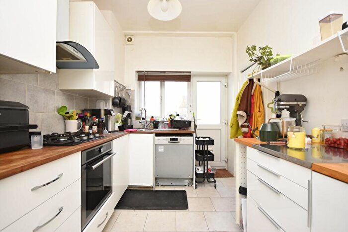 1 Bedroom Flat For Sale In Arthur Road, Margate, CT9 - Photo 4