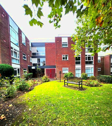 2 Bedroom Flat To Rent In Crimmond Rise, Halesowen, B63
