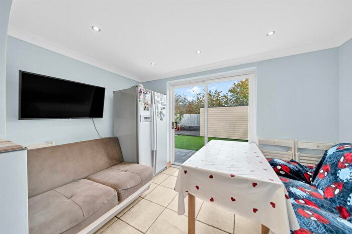 3 Bedroom End Of Terrace House For Sale In Farmfield Road, Bromley, BR1