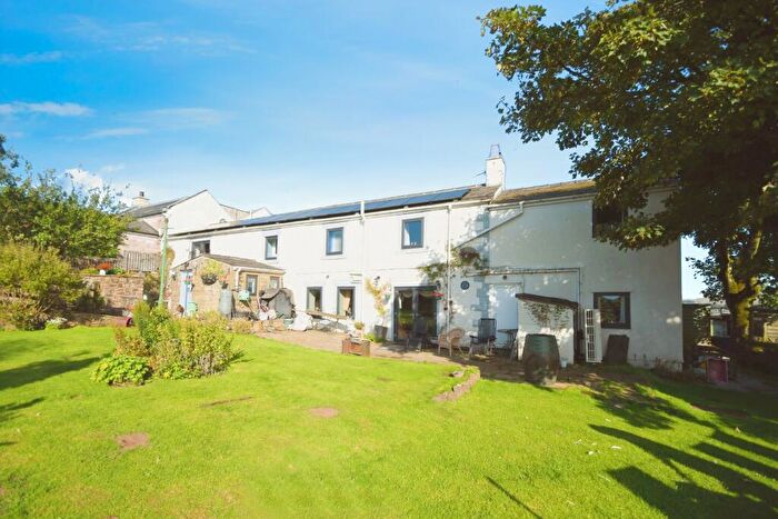 6 Bedroom Semi-Detached House For Sale In Peak Dale, Buxton, Derbyshire, SK17