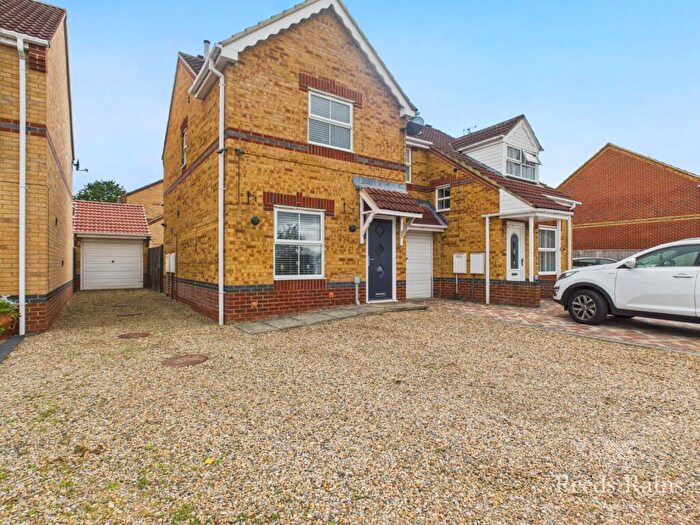 2 Bedroom Semi Detached House For Sale In Kestrel Court, Newton Aycliffe, Durham, DL5