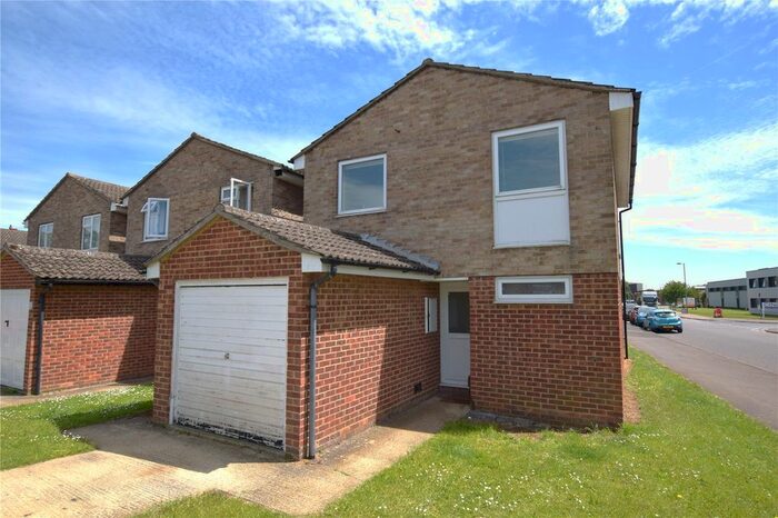 4 Bedroom Detached House To Rent In Beaufort Close, Bicester, OX26