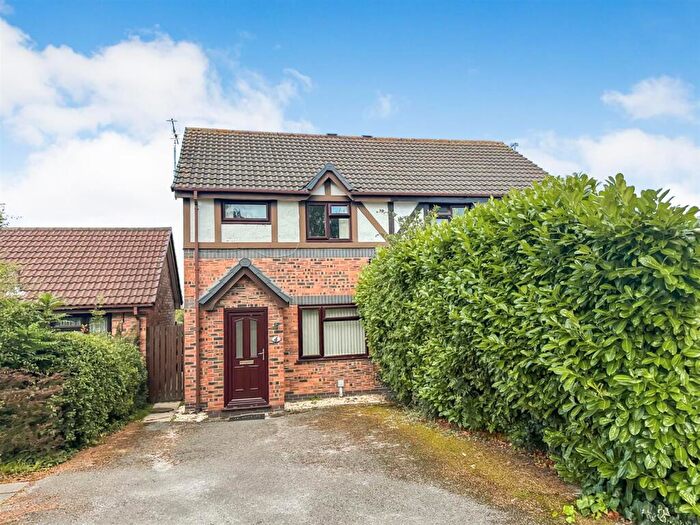 3 Bedroom Semi-Detached House To Rent In Pippins Close, Shotton, Deeside, Flintshire, CH5