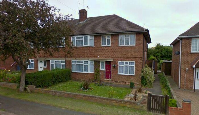 2 Bedroom Flat To Rent In Gloucester Crescent, Rushden, Northamptonshire, NN10