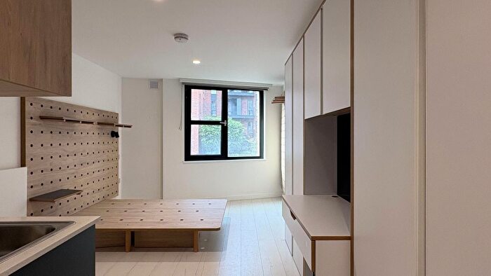 Studio To Rent In Commercial Road, London, E14