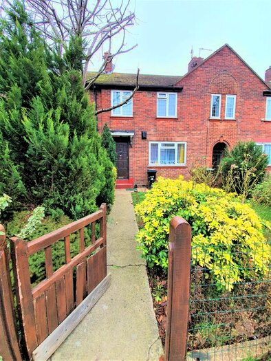 3 Bedroom Terraced House To Rent In Barclay Road, London, N18