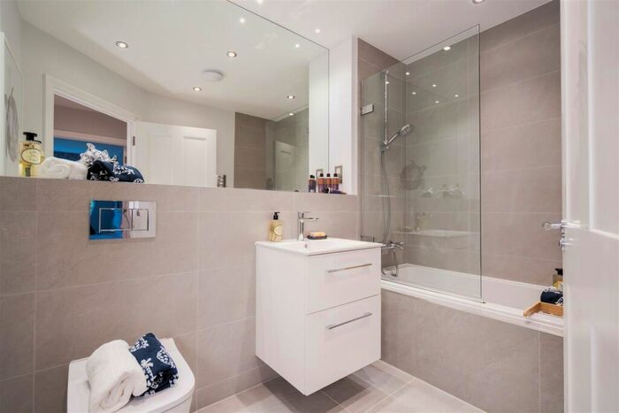 4 Bedroom Detached House For Sale In Stanbridge Road, Haddenham, Buckinghamshire, HP17
