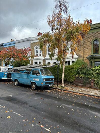 5 Bedroom Maisonette To Rent In Dunlace Road, Homerton, E5