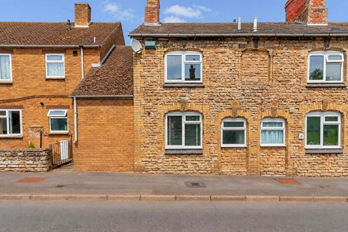 2 Bedroom End Of Terrace House For Sale In Binswood End, Harbury, CV33