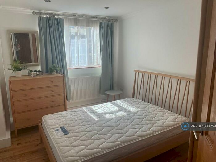 3 Bedroom Flat To Rent In Parmoor Court, London, EC1V