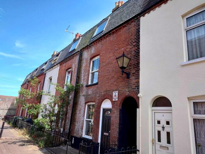 3 Bedroom Terraced House To Rent In Coniston Square, Great Yarmouth, NR30