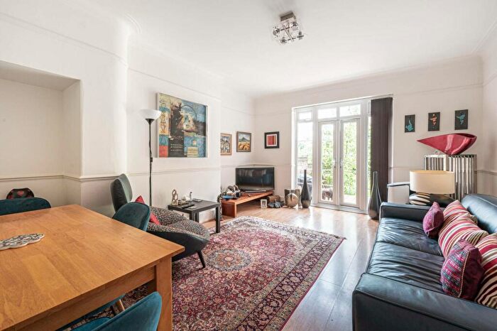 2 Bedroom Flat To Rent In Fordwych Road, West Hampstead, London, NW2