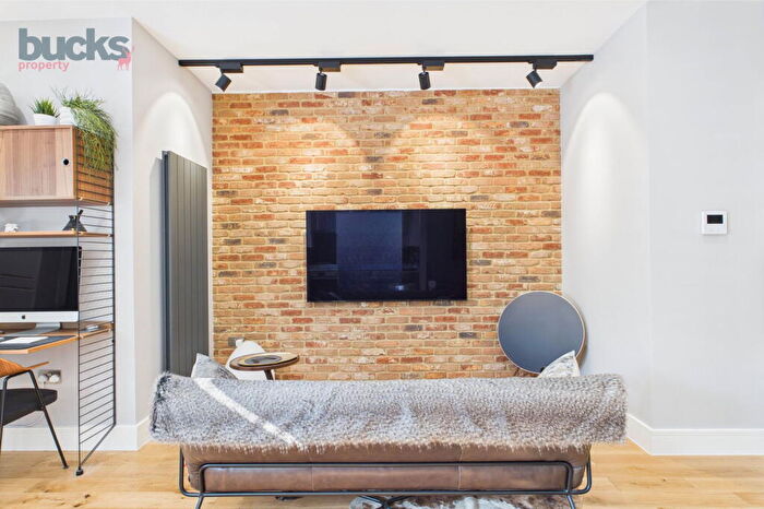 1 Bedroom Flat For Sale In Oxford Road, Stokenchurch, High Wycombe, HP14