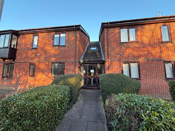 2 Bedroom Flat To Rent In Poets Chase, Aylesbury, HP21