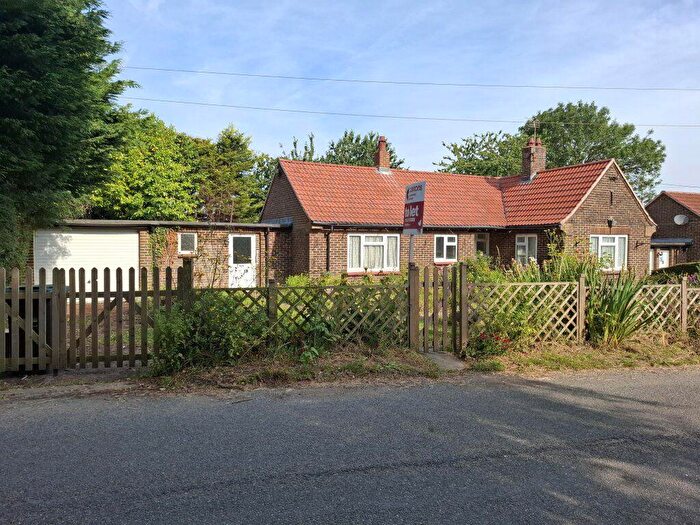 2 Bedroom Property To Rent In Bramleys Church Road Cobham, DA13