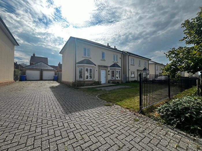 4 Bedroom House To Rent In Hope Grant's Road, Aldershot, GU11