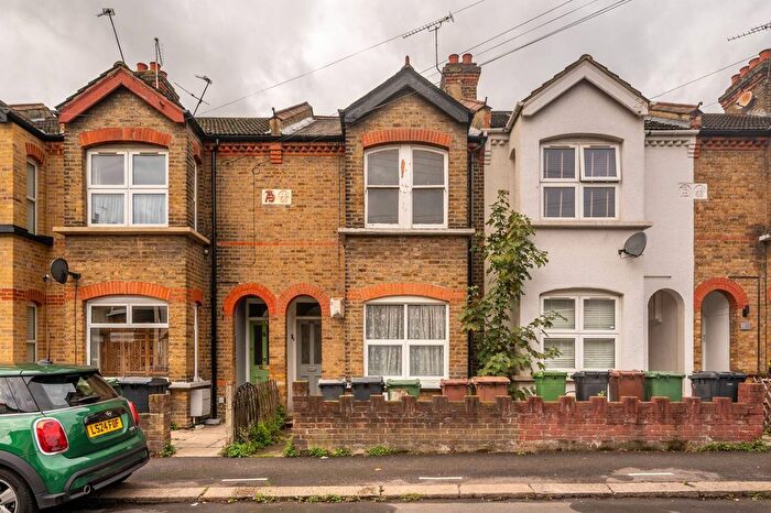 1 Bedroom Flat To Rent In Stanley Road, Chingford, London, E4