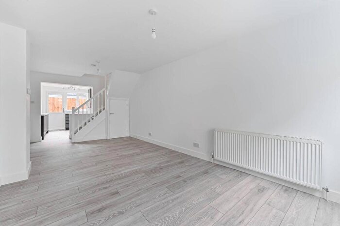 2 Bedroom End Of Terrace House To Rent In Laud Street, Central Croydon, Croydon, CR0