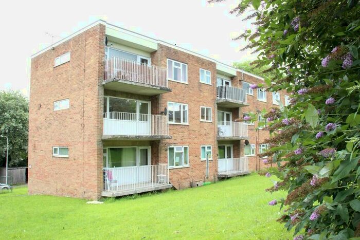 2 Bedroom Flat To Rent In Park Street, Hungerford, Berkshire, ., RG17