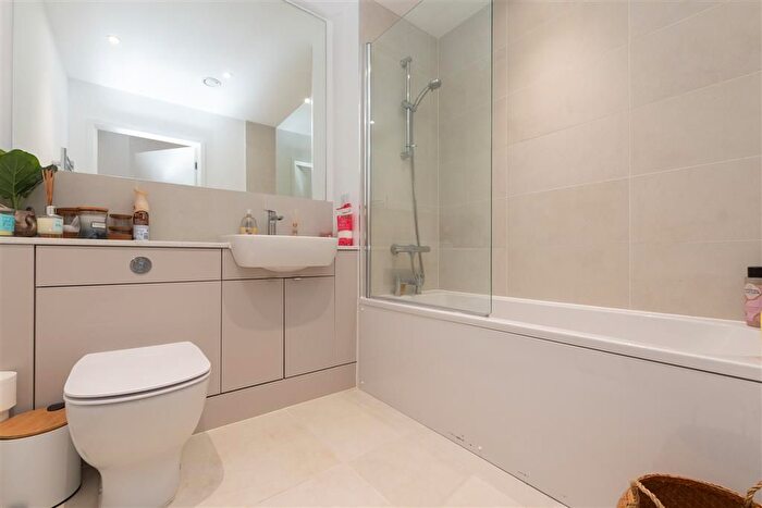 2 Bedroom Flat For Sale In Khartoum Walk, Chatham, Kent, ME4
