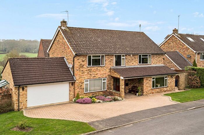 4 Bedroom Detached House For Sale In Robson Close, Chalfont St Peter, Gerrards Cross, SL9