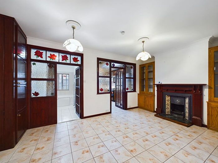 5 Bedroom Terraced House To Rent In Bond Road, Mitcham, Surrey, CR4