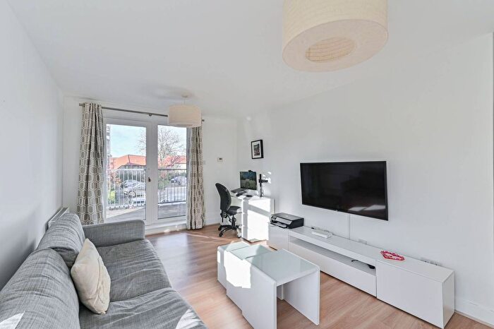 2 Bedroom Flat To Rent In Limerick Close, Balham, London, SW12