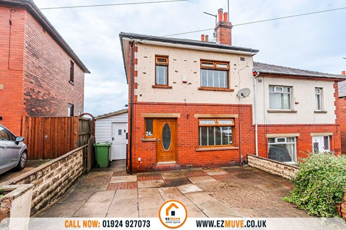3 Bedroom Semi Detached House For Sale In Kilpin Hill Lane, Dewsbury, WF13