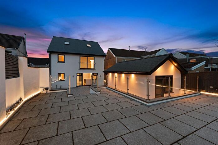 5 Bedroom Detached House For Sale In Tyn Y Bonau Road, Pontarddulais, Swansea, SA4