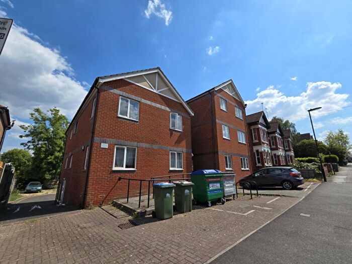 1 Bedroom Flat To Rent In Shaftesbury Avenue, Portswood, SO17