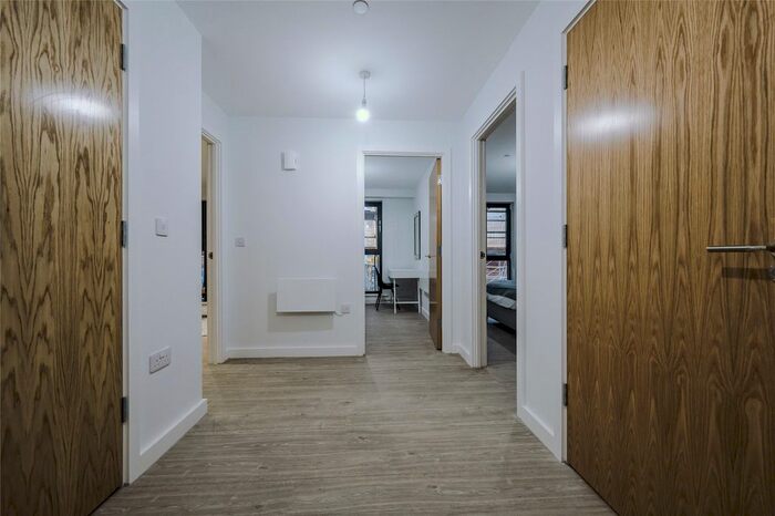 2 Bedroom Flat To Rent In Crossings, Park Green, Macclesfield SK11