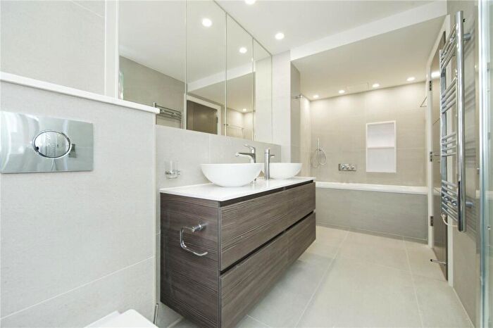 2 Bedroom Apartment To Rent In Lyndhurst Road, London, NW3