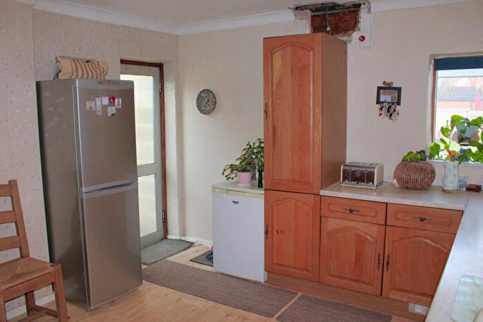 2 Bedroom Detached Bungalow For Sale In George Street, Broughton, DN20