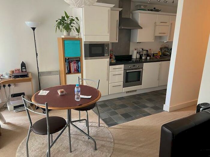 1 Bedroom Flat To Rent In Castle Place, High Street, Southampton, SO14