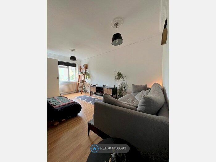 2 Bedroom End Of Terrace House To Rent In Commercial Way, London, SE15