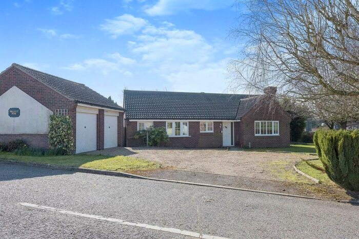 3 Bedroom Detached Bungalow For Sale In Walnut Close, Hopton, Diss, IP22