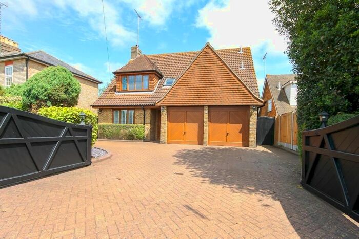 4 Bedroom Detached House For Sale In Stocks Lane, Kelvedon Hatch, CM15