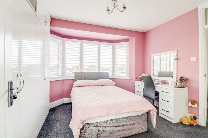 2 Bedroom Detached Bungalow For Sale In Cumberland Avenue, Benfleet, SS7