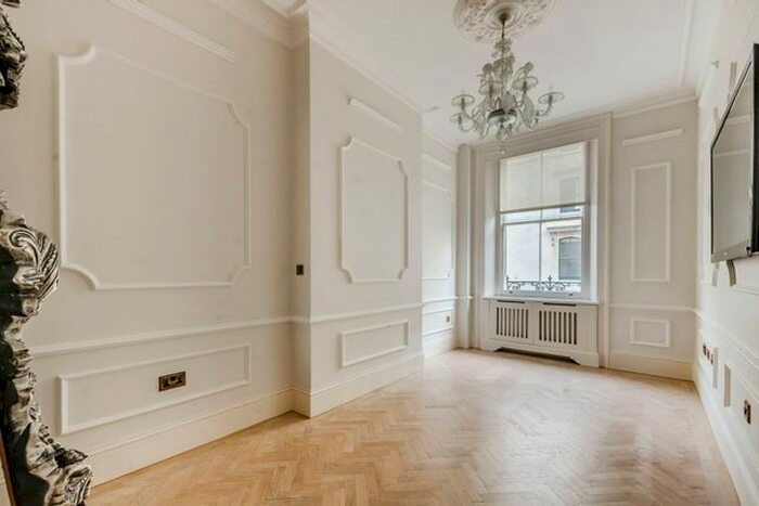 2 Bedroom Flat To Rent In Ennismore Gardens, South Kensington, London, SW7