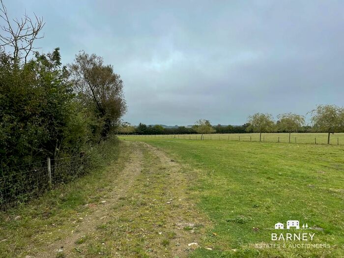 Land For Sale In Berryfields Gated Road, Buckinghamshire HP22