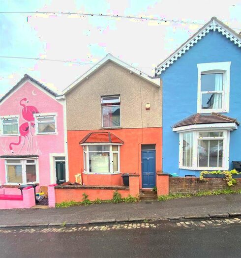 4 Bedroom House To Rent In Stanley Hill, Bristol, BS4