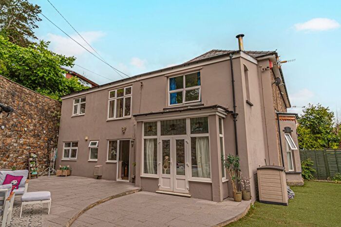 4 Bedroom Semi Detached House For Sale In Albion Road, Pontypool, NP4