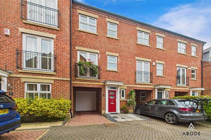 3 Bedroom Town House For Sale In Thornley Place, Ashbourne, Derbyshire, DE6