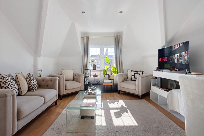 1 Bedroom Flat To Rent In West Kensington, Mornington Avenue, London, W14