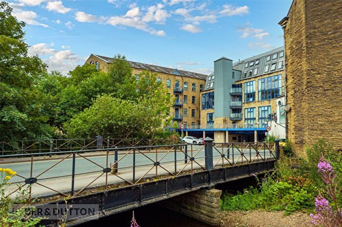 2 Bedroom Flat For Sale In West Street, Sowerby Bridge, West Yorkshire, HX6