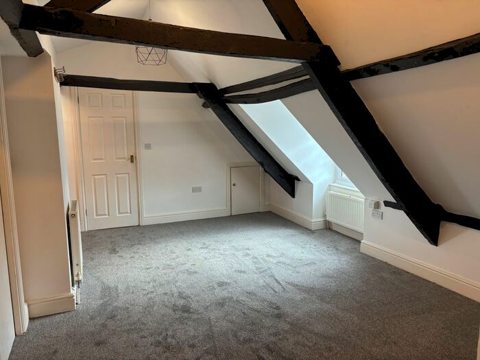 1 Bedroom Flat To Rent In East Street, Newton Abbot, TQ12